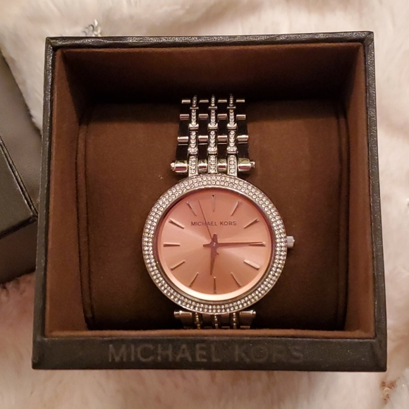 Michael Kors rose gold face watch - Picture 2 of 8